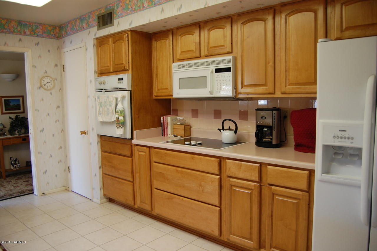 10027 West Mountain View Road Sun City, AZ 85351 - Photo 2 of 27 DSC_0045