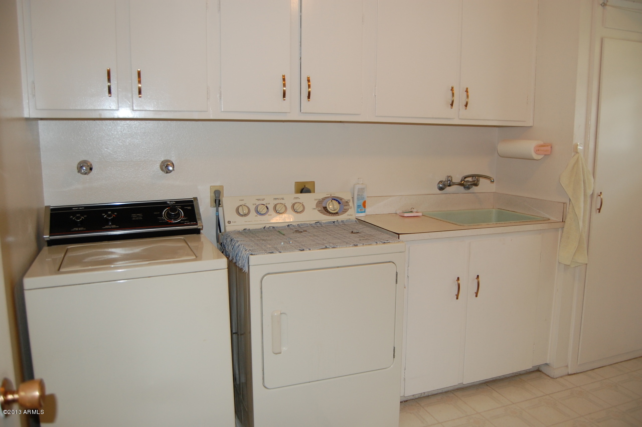 10027 West Mountain View Road Sun City, AZ 85351 - Photo 5 of 27 DSC_0048