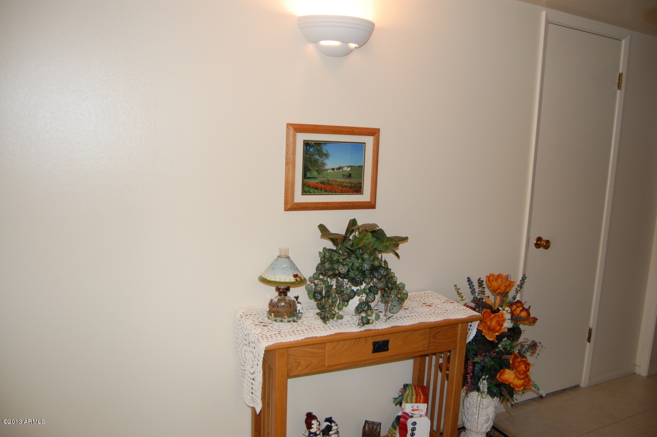 10027 West Mountain View Road Sun City, AZ 85351 - Photo 8 of 27 DSC_0051