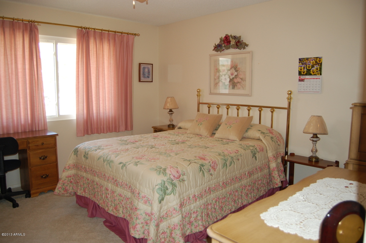 10027 West Mountain View Road Sun City, AZ 85351 - Photo 9 of 27 DSC_0052