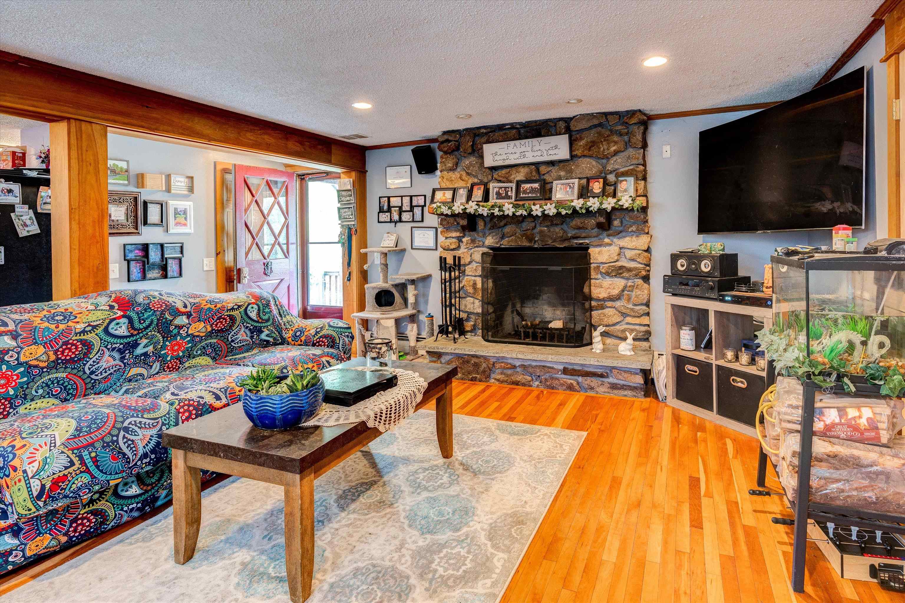 184 Stage Road Nottingham, NH 03290 - Photo 3 of 38