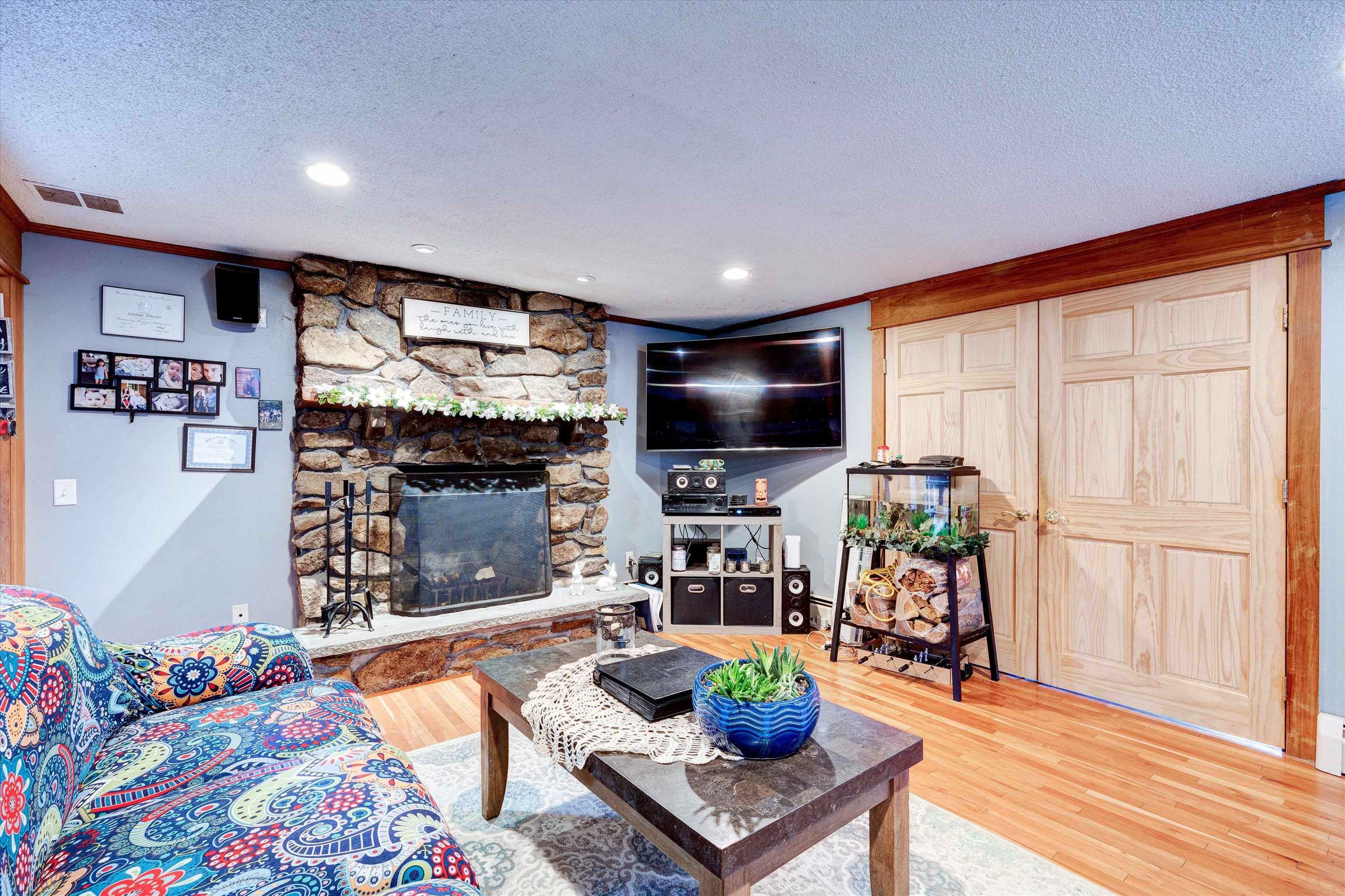 184 Stage Road Nottingham, NH 03290 - Photo 5 of 38