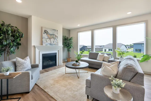 $749,000 | 5036 Airlake Draw, Woodbury, MN 55129