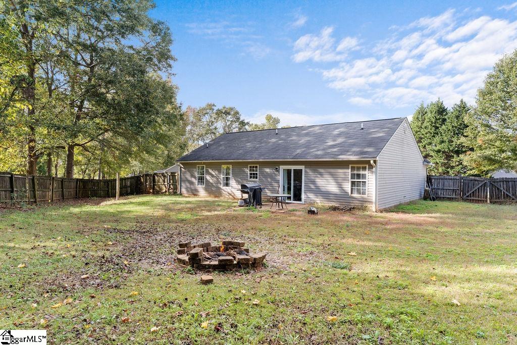 816 Gray Eagle Lane Boiling Springs, SC 29316 - Photo 6 of 25