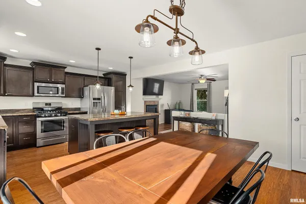 $379,900 | 833 Stonelake Drive, Metamora, IL 61548