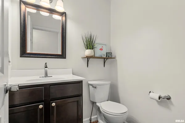 $379,900 | 833 Stonelake Drive, Metamora, IL 61548