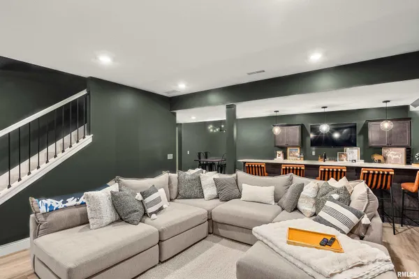 $379,900 | 833 Stonelake Drive, Metamora, IL 61548