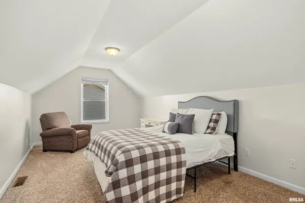 $379,900 | 833 Stonelake Drive, Metamora, IL 61548