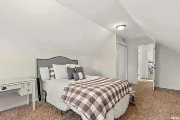 $379,900 | 833 Stonelake Drive, Metamora, IL 61548