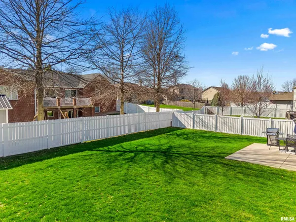 $379,900 | 833 Stonelake Drive, Metamora, IL 61548