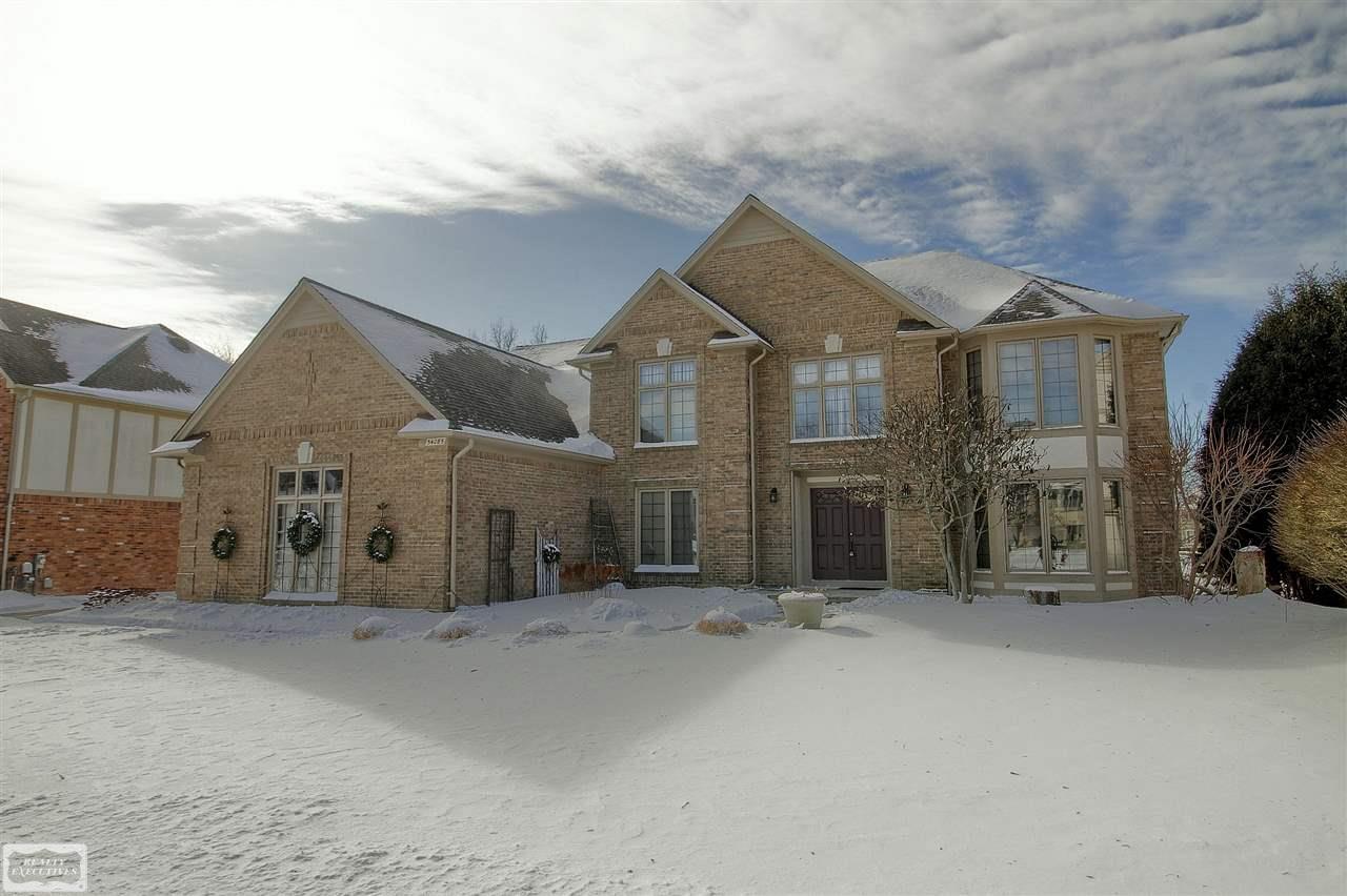54285 Ridgeview Drive Utica, MI 48316 - Photo 2 of 42 31370101-1.JPG