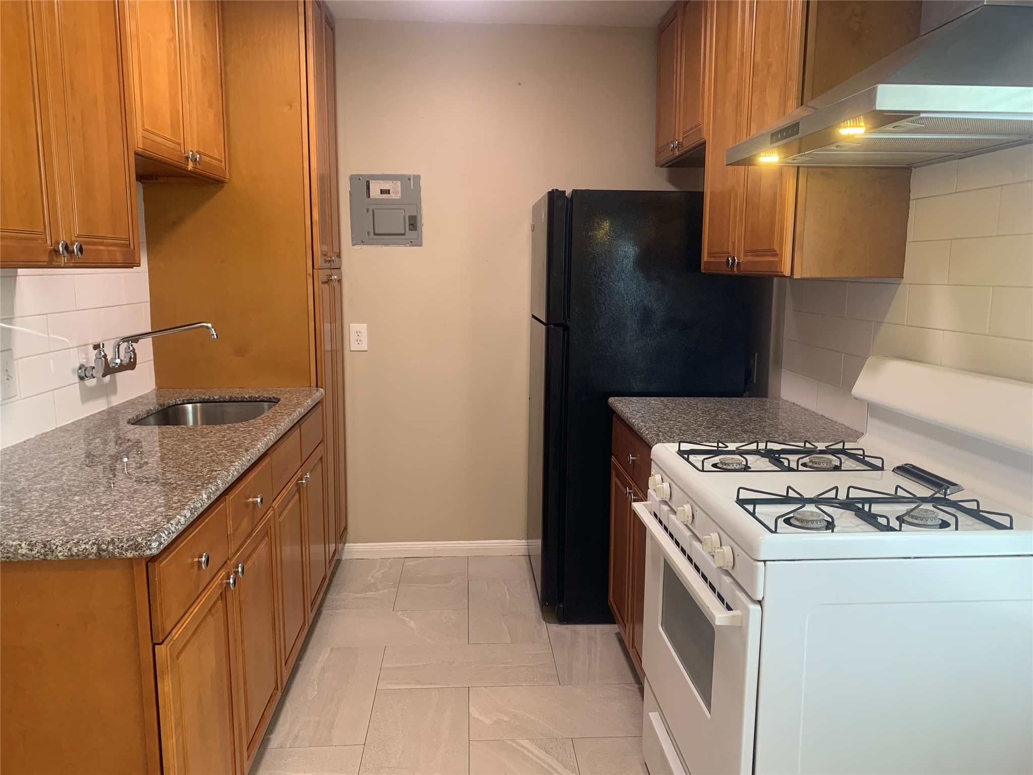307 Avondale Street, Unit 2 5 Houston, TX 77006 - Photo 8 of 30 Lots of upper and lower cabinets and a tall pantry cabinet too.