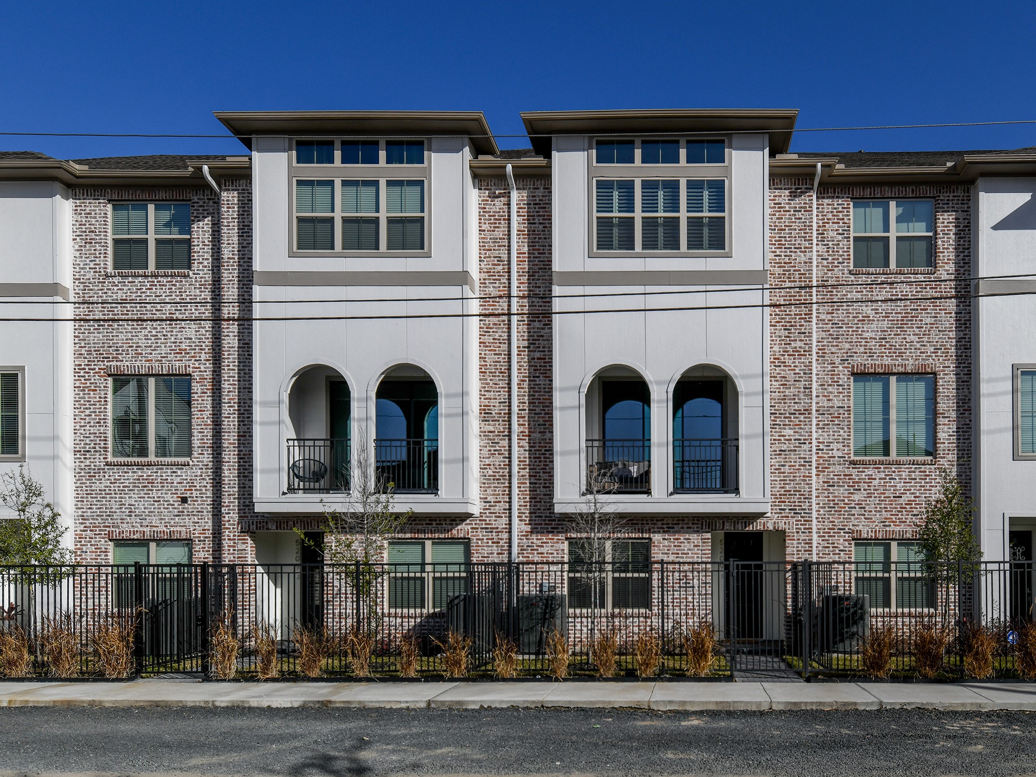 5209 Allen Street, Unit I Houston, TX 77007 - Photo 2 of 19 Front entrance, fenced, you can park outside of residence