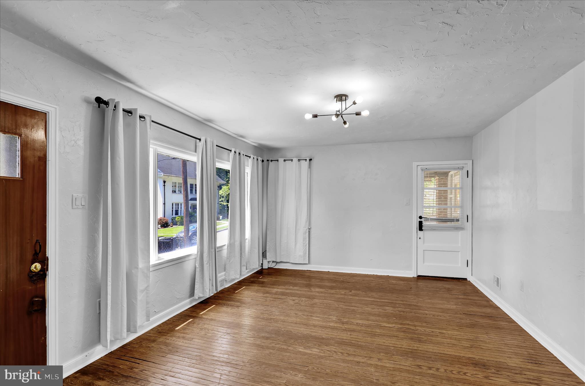 1815 Holly Road Reading, PA 19602 - Photo 5 of 32 360_9055
