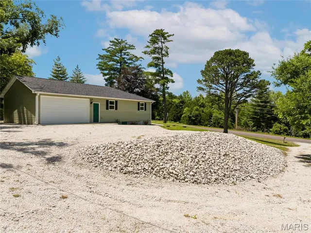 $349,000 | 326 State Highway West, Macks Creek, MO 65786