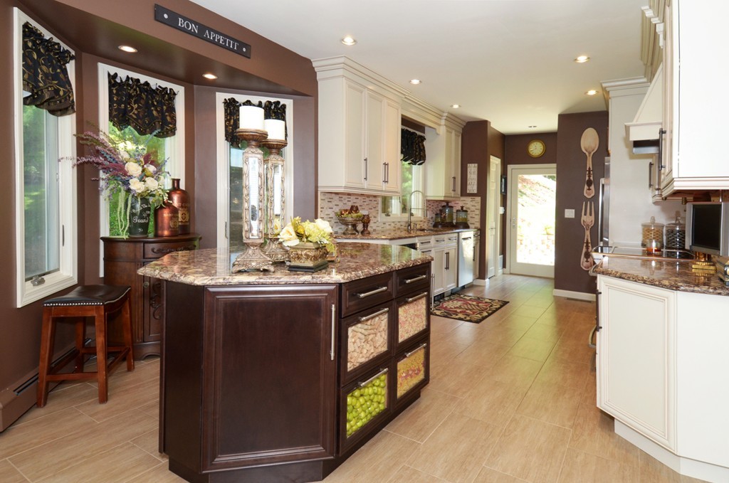 11 Pine Tree Drive Saugus, MA 01906 - Photo 15 of 30