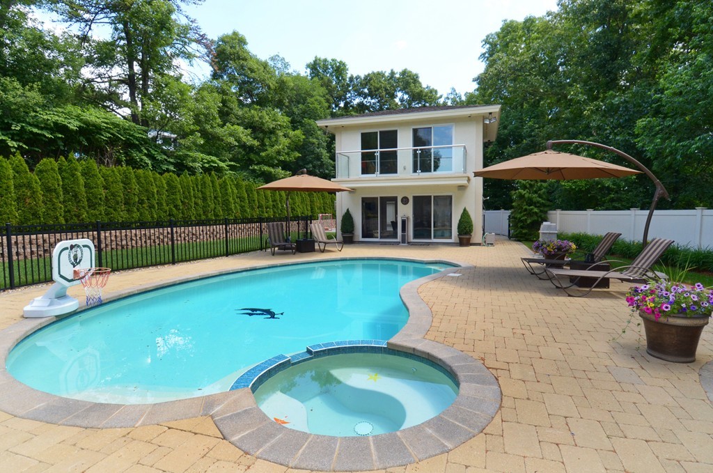 11 Pine Tree Drive Saugus, MA 01906 - Photo 5 of 30