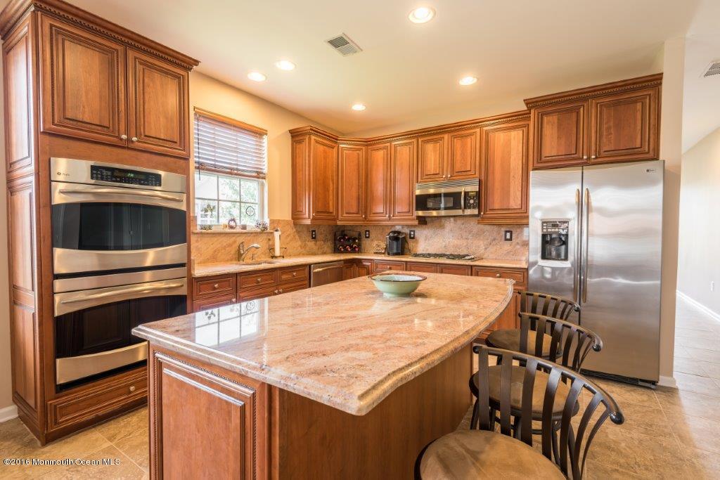24 Brattleboro Road Jackson, NJ 08527 - Photo 3 of 24 4 Kitchen