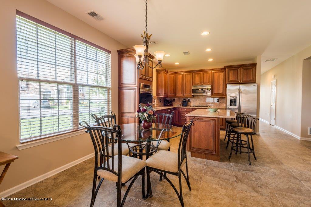 24 Brattleboro Road Jackson, NJ 08527 - Photo 4 of 24 5 Kitchen Eat in