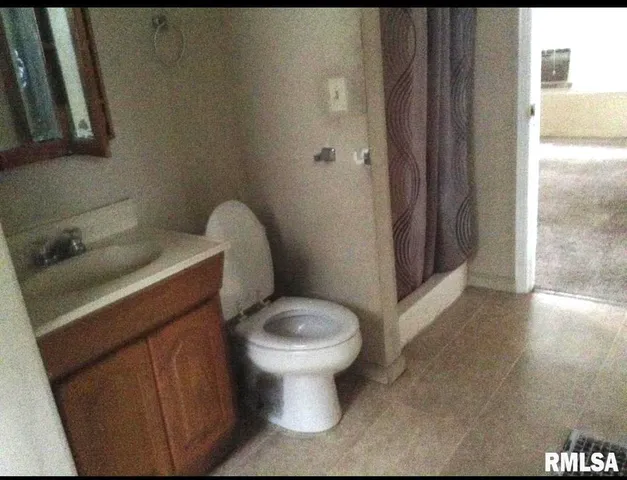 $140,000 | 701 West College Street, Carbondale, IL 62901