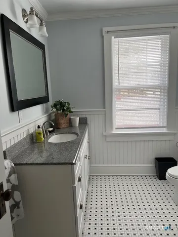 $2,375 | 1426 Stratfield Road, Fairfield, CT 06825