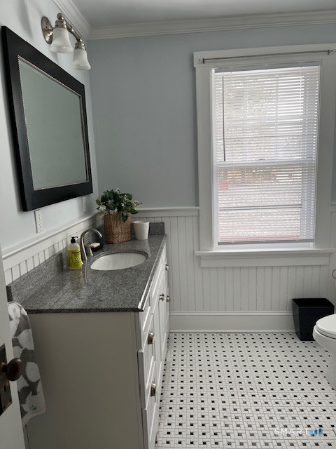 1426 Stratfield Road Fairfield, CT 06825 - Photo 11 of 18 Good size Bedroom with tub and shower