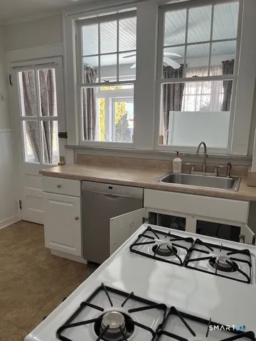 $2,375 | 1426 Stratfield Road, Fairfield, CT 06825