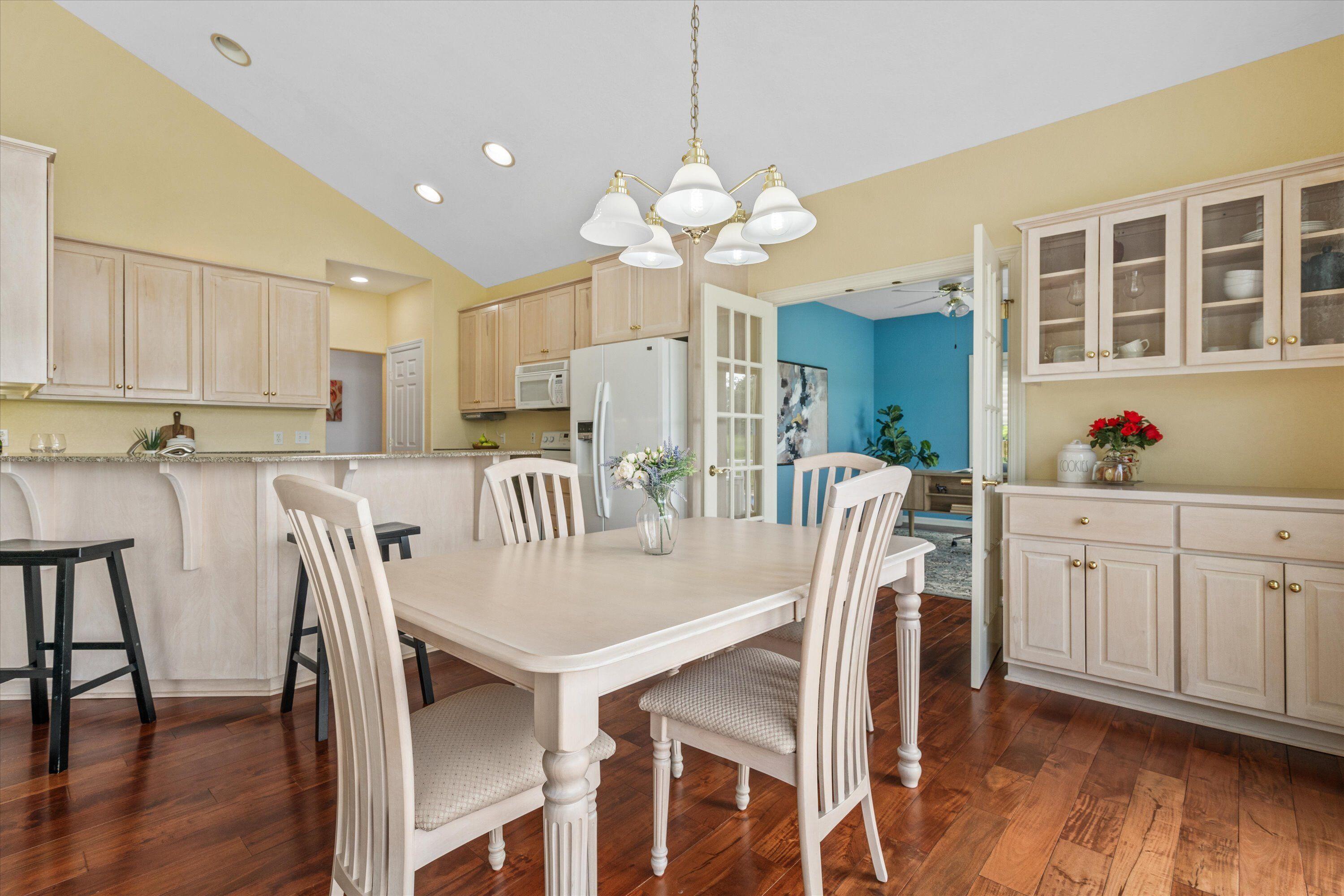 219 Muirfield Court North Prairie, WI 53153 - Photo 13 of 45 Dinette