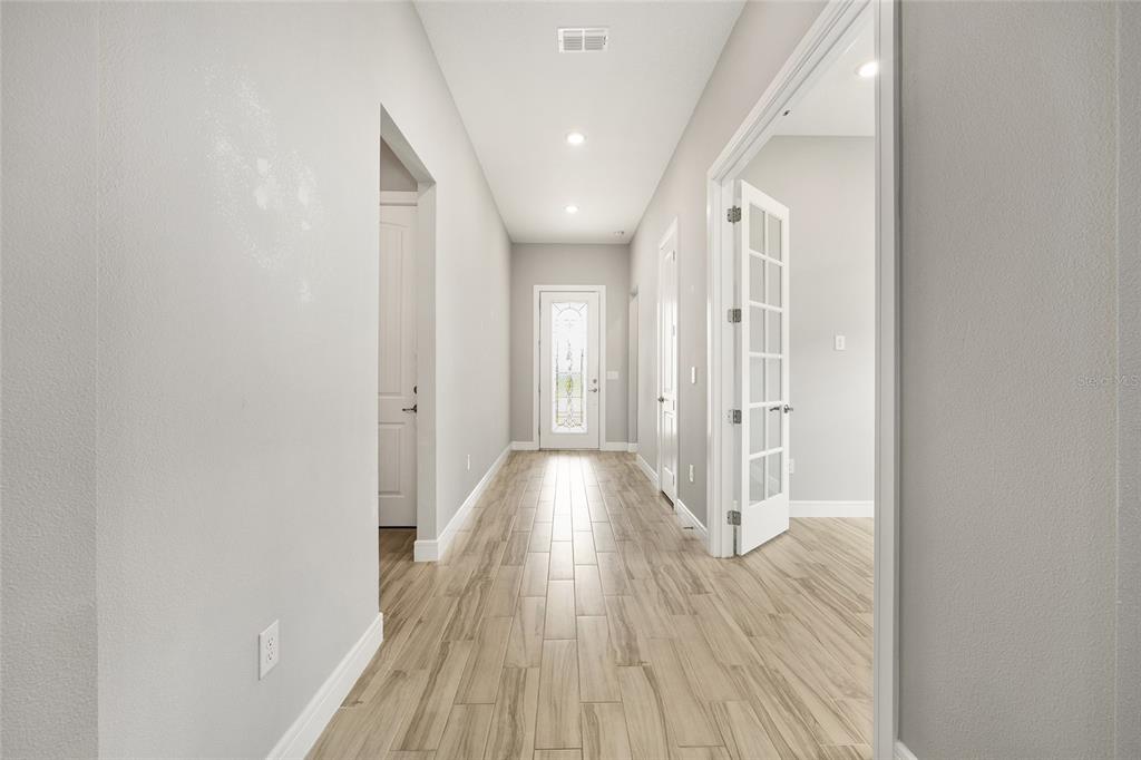 5693 Southwest 90th Court Road Ocala, FL 34481 - Photo 3 of 57