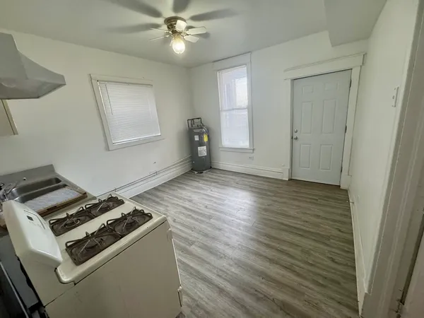 $379,900 | 10550 South Ewing Avenue, Chicago, IL 60617