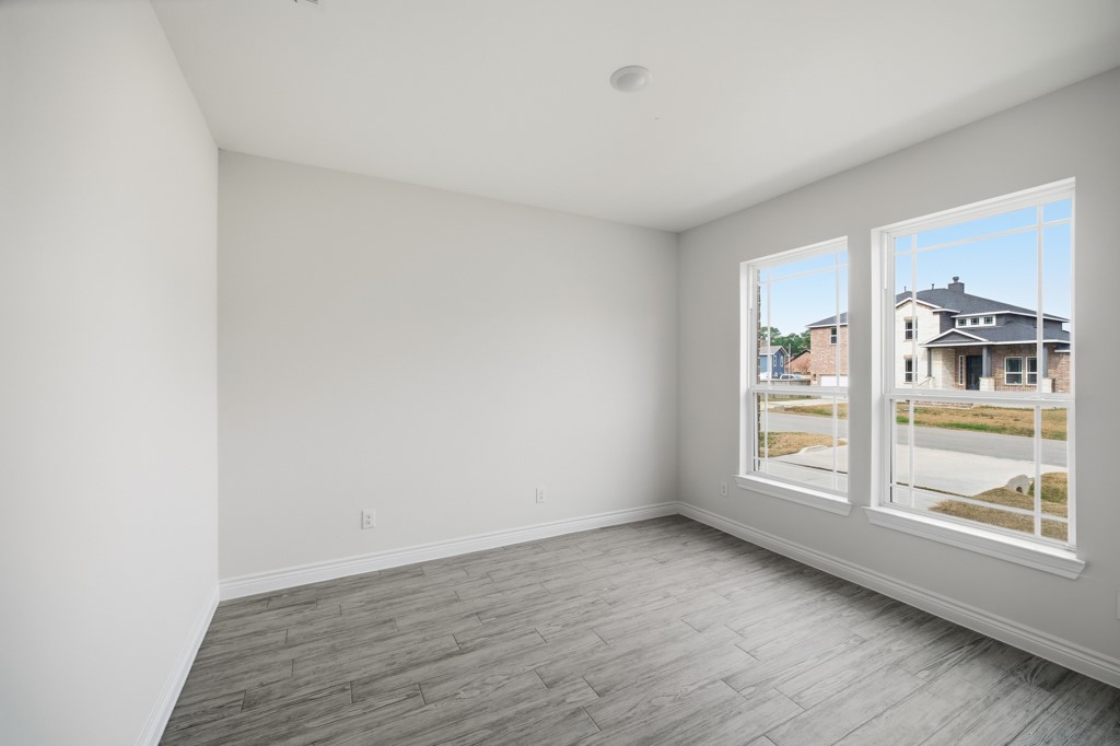 16511 Boston Post Road Cypress, TX 77429 - Photo 5 of 46 an empty room with a window