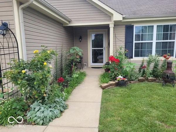 $320,000 | 3187 Limber Pine Drive, Whiteland, IN 46184