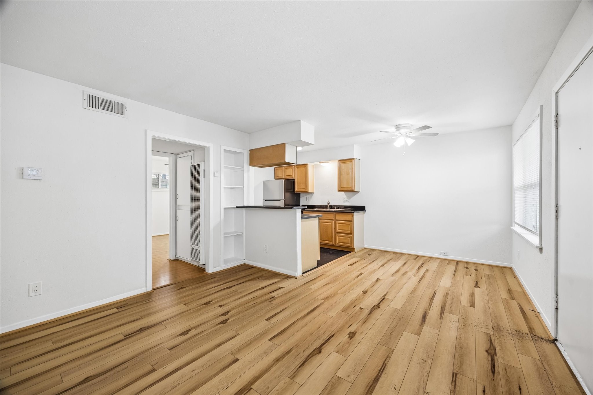 2206 Mason Street, Unit 7 Houston, TX 77006 - Photo 2 of 11 a view of kitchen with wooden floor