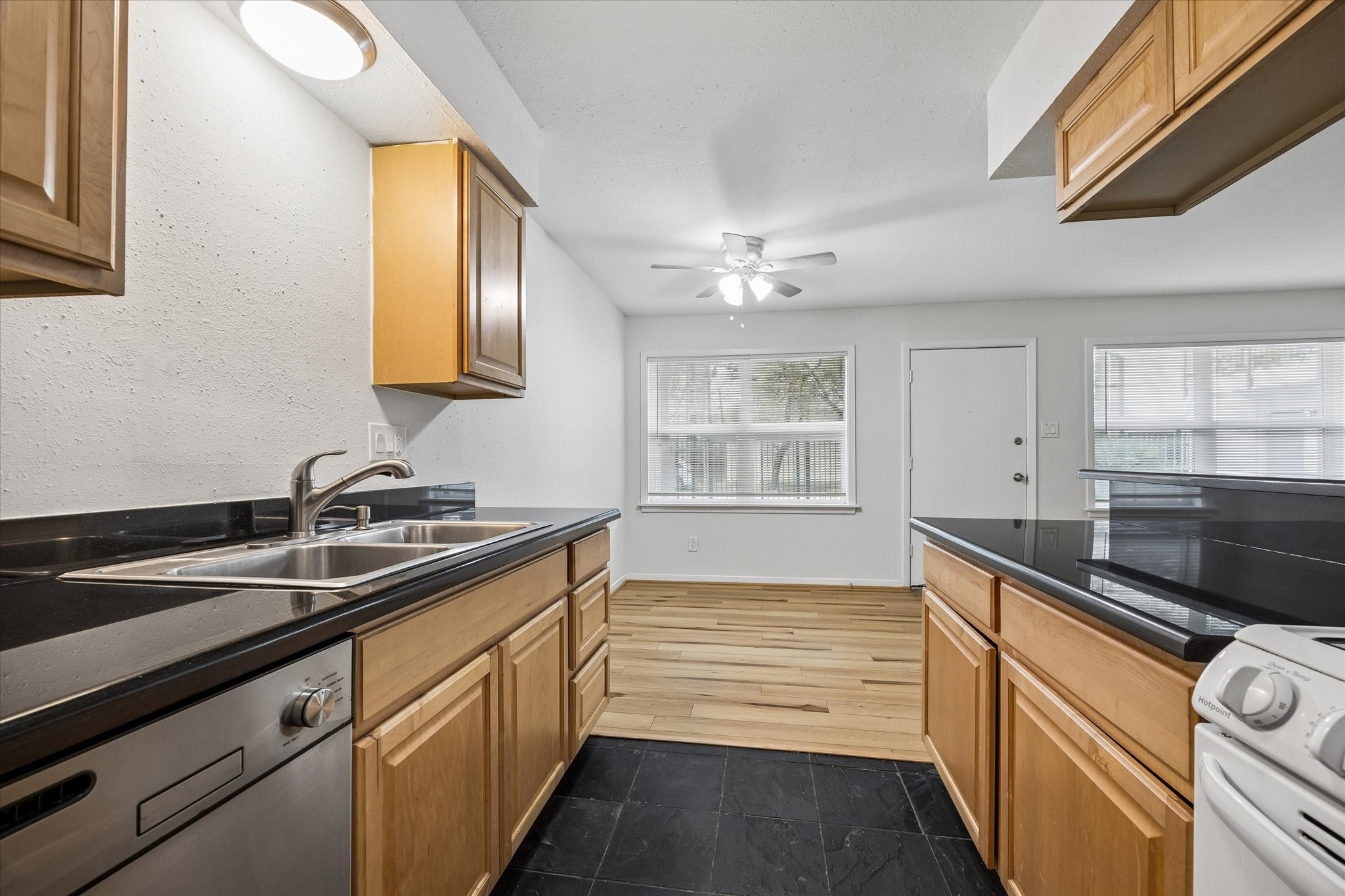 2206 Mason Street, Unit 7 Houston, TX 77006 - Photo 7 of 11 a kitchen with a sink and stove