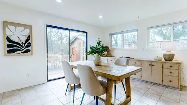 $985,000 | 599 Cleveland Avenue, Petaluma, CA 94952