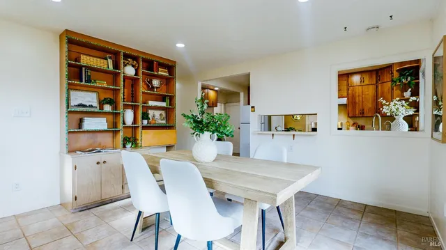 $985,000 | 599 Cleveland Avenue, Petaluma, CA 94952