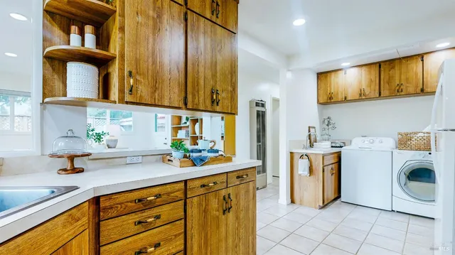 $985,000 | 599 Cleveland Avenue, Petaluma, CA 94952