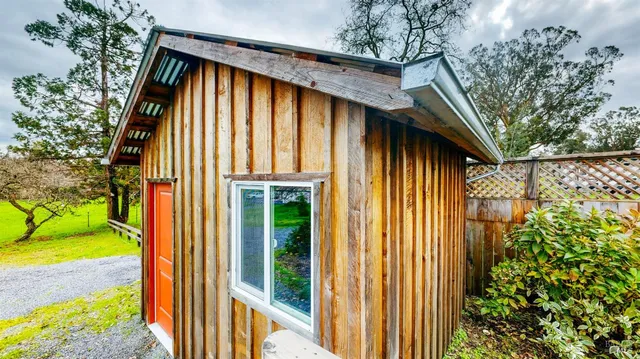 $985,000 | 599 Cleveland Avenue, Petaluma, CA 94952