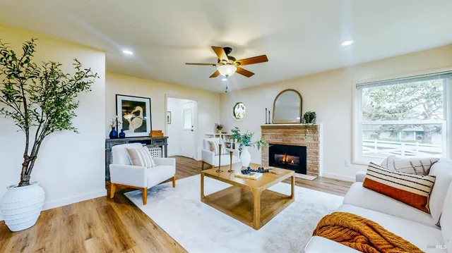 $985,000 | 599 Cleveland Avenue, Petaluma, CA 94952