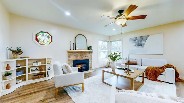 $985,000 | 599 Cleveland Avenue, Petaluma, CA 94952