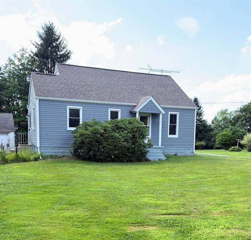 201 Fairway Lane Butler, PA 16002 - Photo 3 of 24