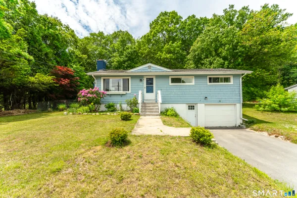 $329,900 | 20 Carol Drive, Montville, CT 06382