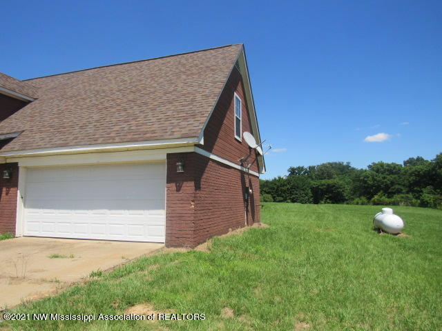 116 Waverly Road Senatobia, MS 38668 - Photo 3 of 23 IMG_4984