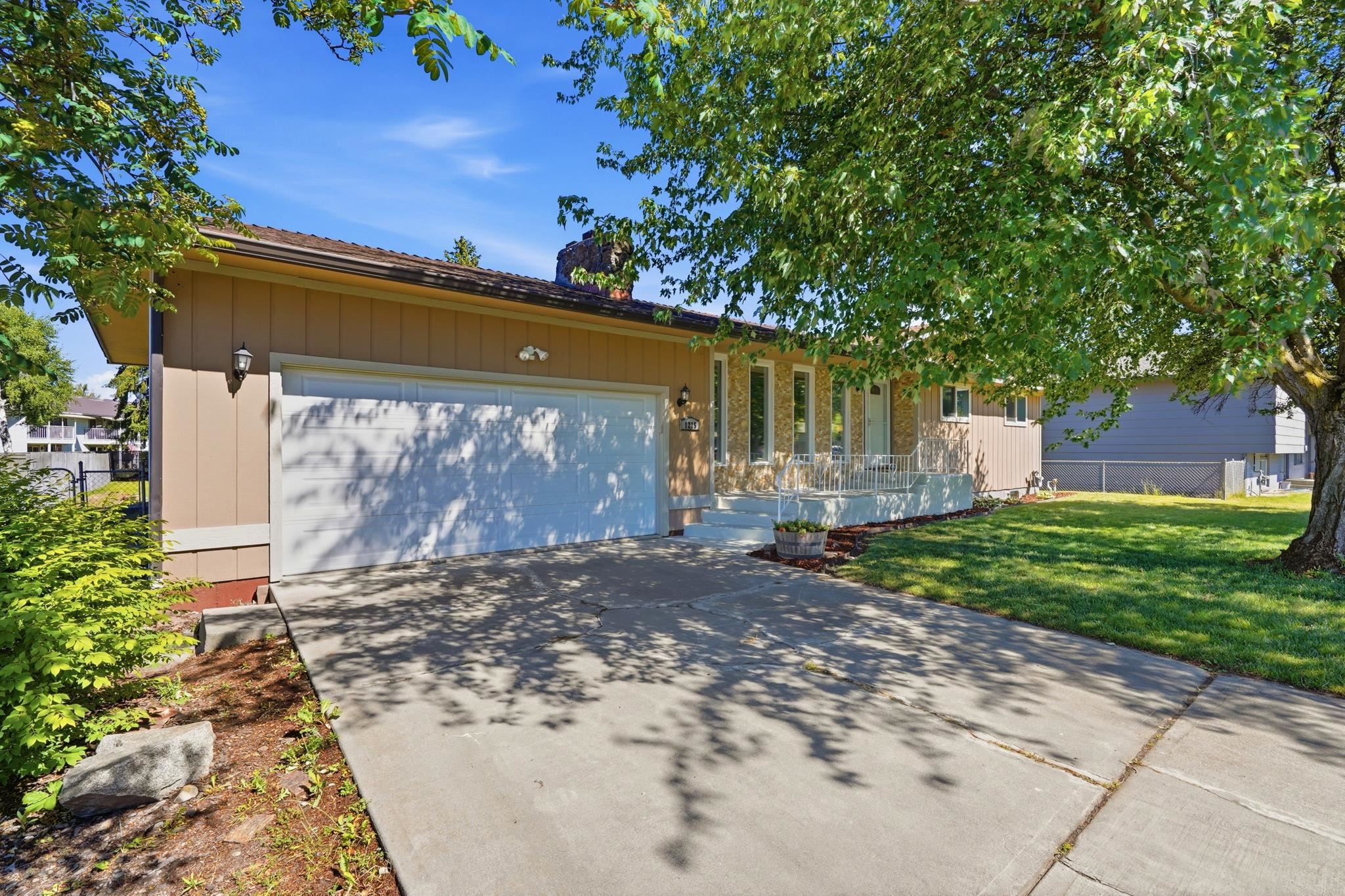 1225 South Woodlawn Road Spokane Valley, WA 99216 - Photo 3 of 42