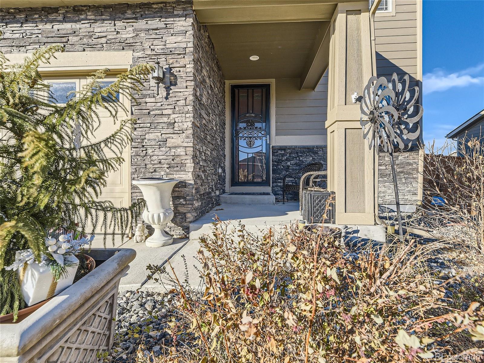 219 South Kellerman Street Aurora, CO 80018 - Photo 2 of 28 a front view of a house with a yard