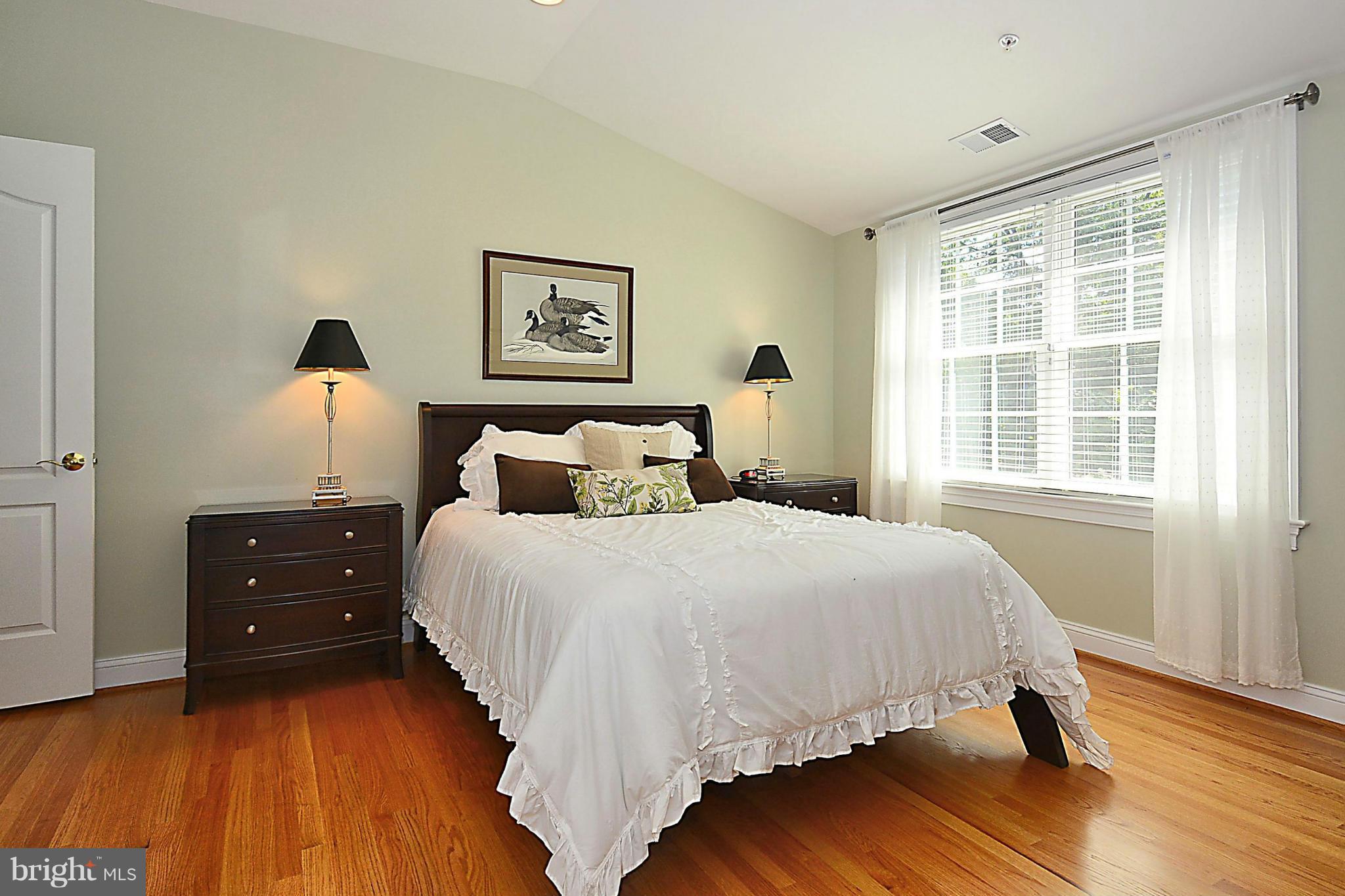 5504 Greentree Road Bethesda, MD 20817 - Photo 14 of 29 Bedroom