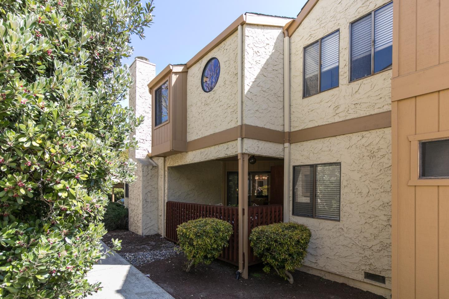 20 Seacliff Drive Aptos, CA 95003 - Photo 5 of 38 a view of a entrance gate of building