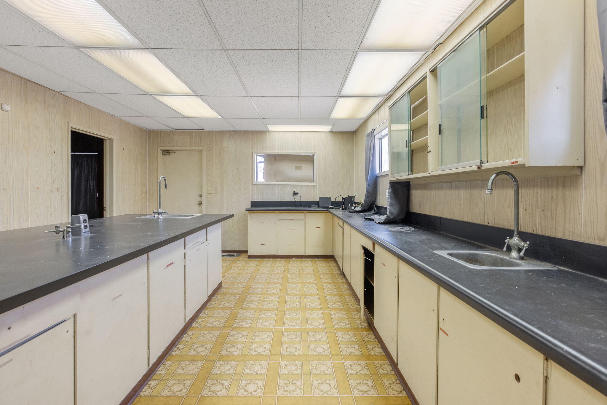 241 South F Street Exeter, CA 93221 - Photo 11 of 34 11-web-or-mls-713A7236