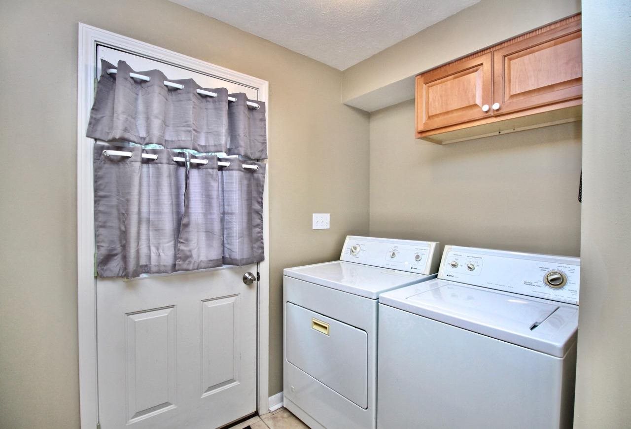4613 Cayuga Road Rockford, IL 61107 - Photo 6 of 19 a utility room with dryer and washer