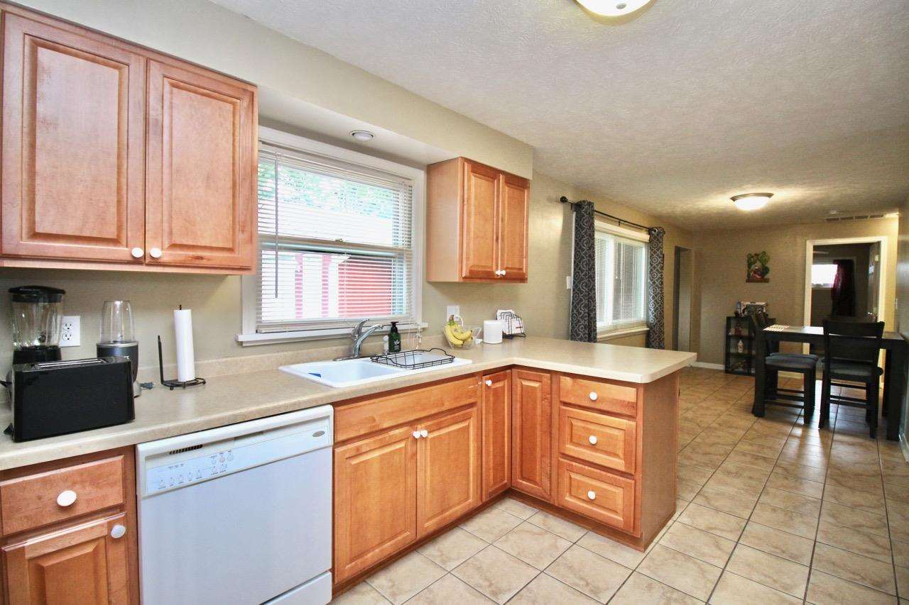 4613 Cayuga Road Rockford, IL 61107 - Photo 8 of 19 a kitchen with a sink window and cabinets